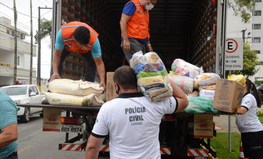 PCPR entrega à Defesa Civil cinco toneladas de doações para vítimas de enchentes de Guaraqueçaba
