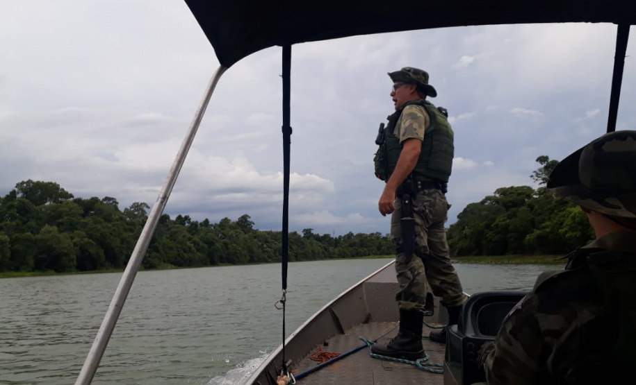 Polícia Ambiental encontra 500 metros de rede nos Rios do Corvo, no Noroeste do estado