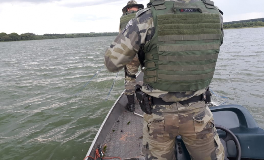 Polícia Ambiental encontra 500 metros de rede nos Rios do Corvo, no Noroeste do estado