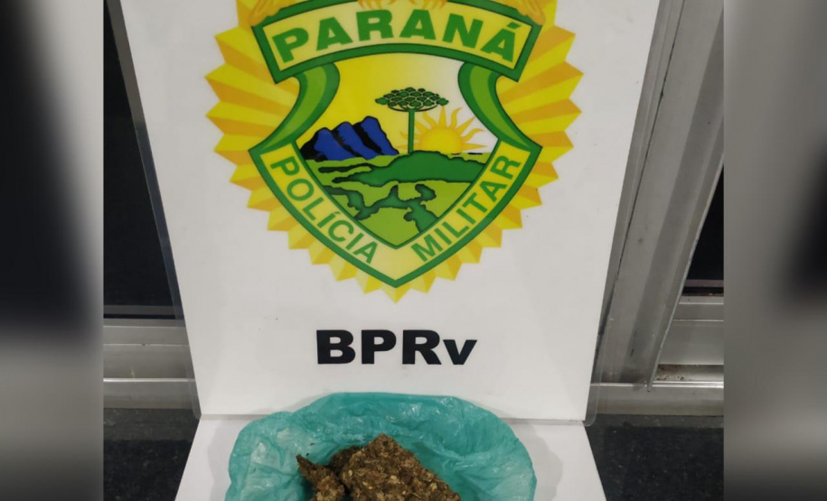 Mais de dois mil maços de cigarro são apreendidos e três pessoas acabam encaminhadas, em ações distintas, no interior e no litoral do Paraná