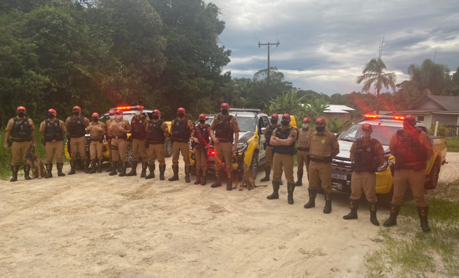Ao cumprir Mandado Judicial, Polícia Rodoviária encaminha homem e apreende crack em Guaratuba, no Litoral do Paraná