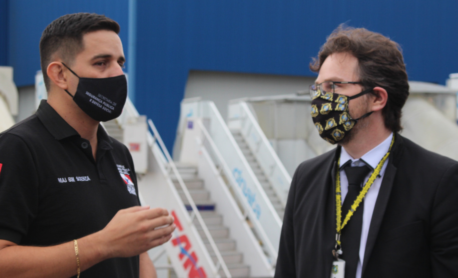 Logística de transporte de corpos, vítimas e familiares termina em Curitiba e avião decola ao Pará; peritas paranaenses seguem no mesmo voo