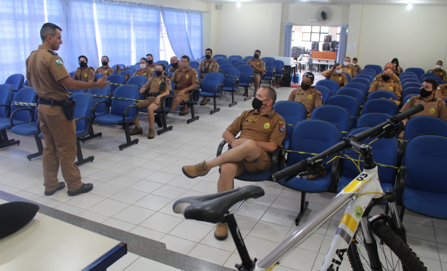 Policiais militares passam por capacitação de ciclopatrulhamento no Litoral