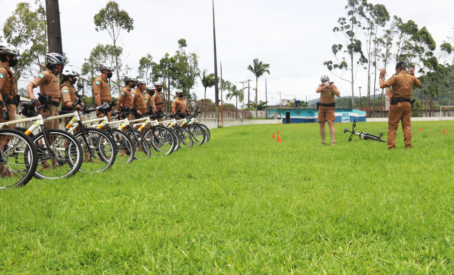 Policiais militares passam por capacitação de ciclopatrulhamento no Litoral