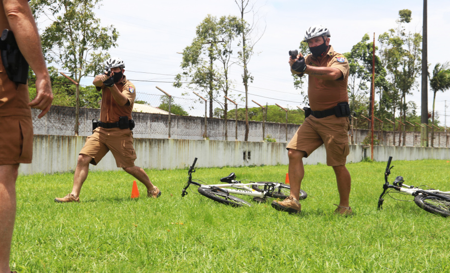 Policiais militares passam por capacitação de ciclopatrulhamento no Litoral