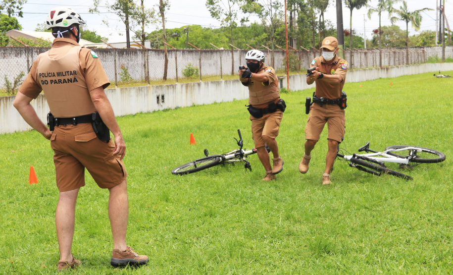 Policiais militares passam por capacitação de ciclopatrulhamento no Litoral