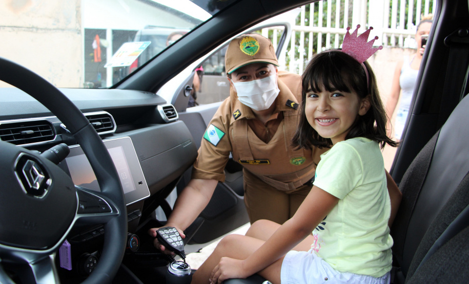 PM faz surpresa para criança aniversariante em Pontal do Paraná (PR), no Litoral