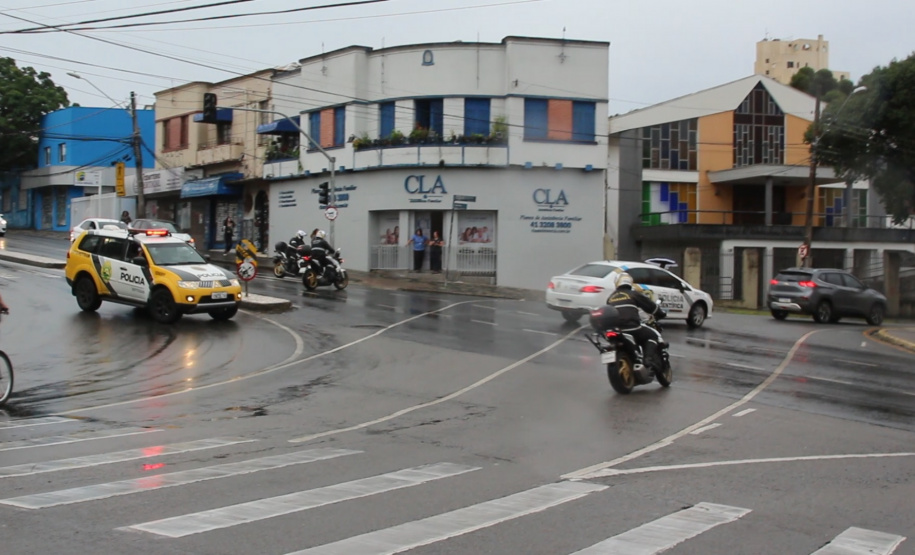 Logística de transporte de corpos, vítimas e familiares termina em Curitiba e avião decola ao Pará; peritas paranaenses seguem no mesmo voo