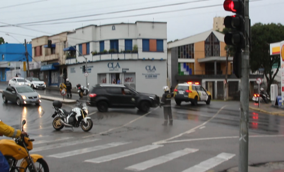Logística de transporte de corpos, vítimas e familiares termina em Curitiba e avião decola ao Pará; peritas paranaenses seguem no mesmo voo