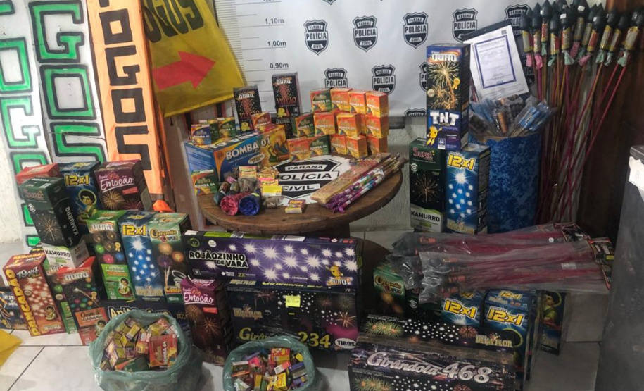 Polícia Civil prende homem com grande quantidade fogos de artifício