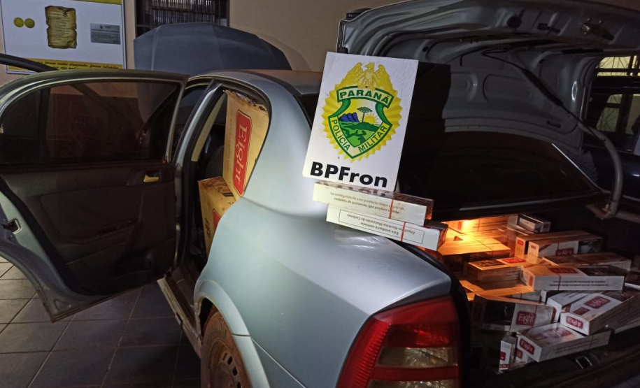 Durante patrulhamento, BPFron encontra dois veículos carregados com cigarros contrabandeados no oeste do Paraná