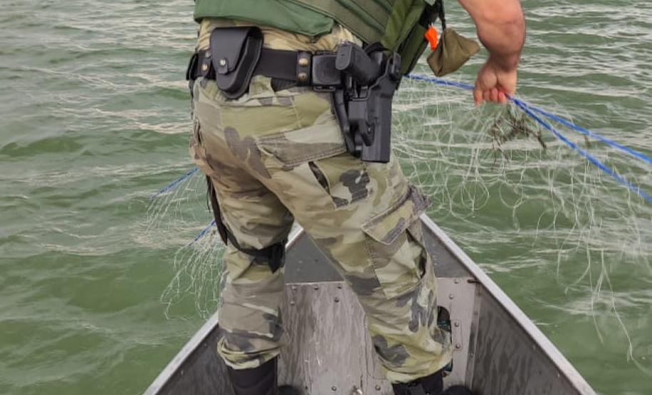 Polícia Ambiental encontra 500 metros de rede nos Rios do Corvo, no Noroeste do estado