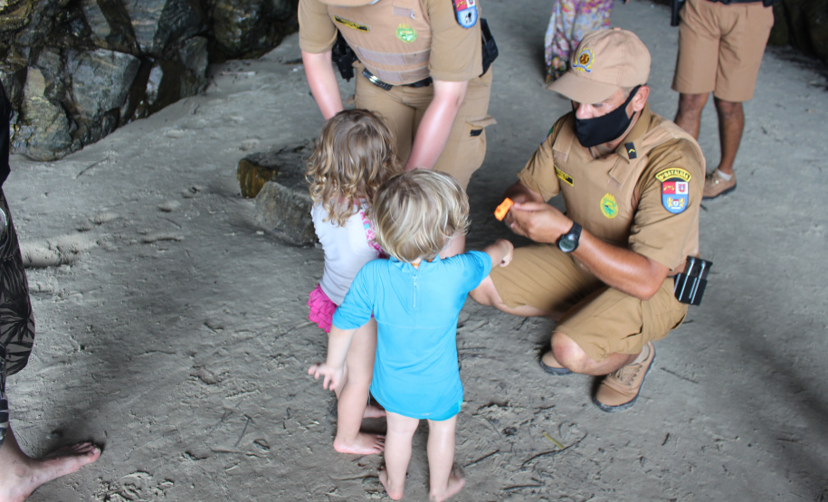 Comerciantes e turistas aprovam policiamento preventivo na Ilha do Mel