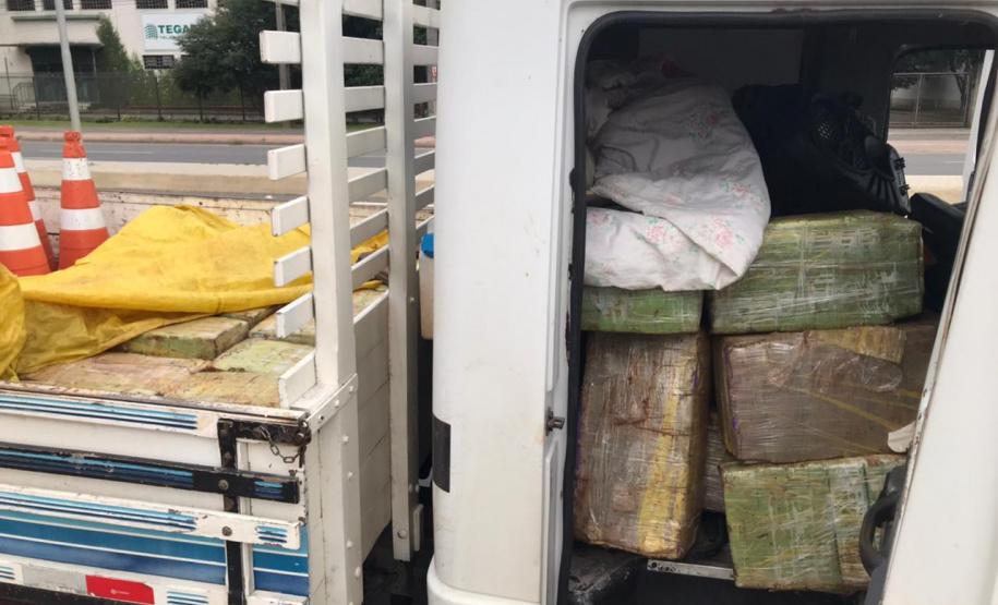 Caminhão com 985 quilos de maconha que seguia para Colombo (PR) é interceptado pelo BPRv na Rodovia da Uva