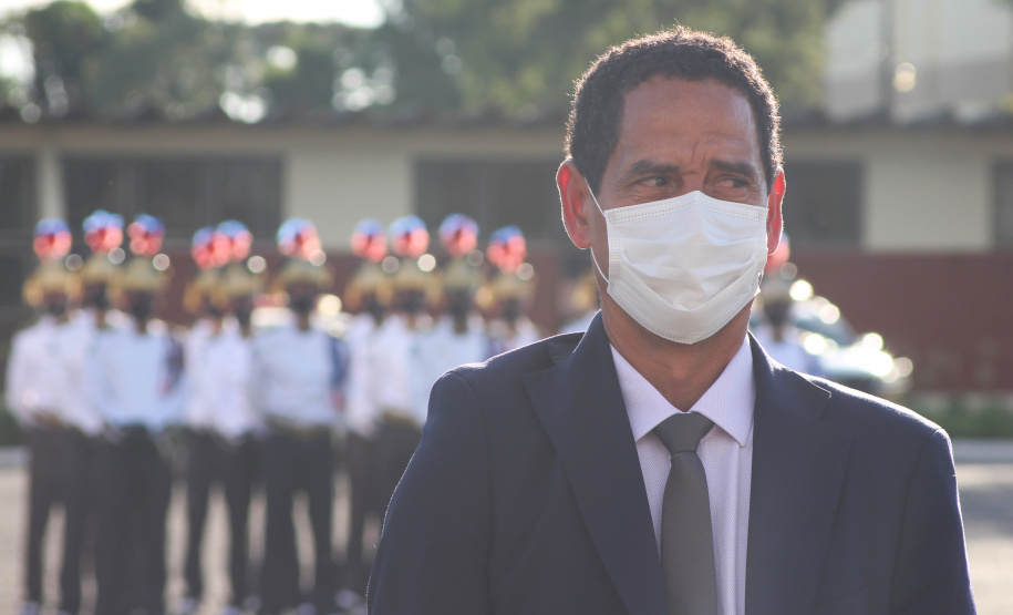 Profissionais de segurança pública são homenageados pelo ministro André Mendonça na APMG, em São José dos Pinhais