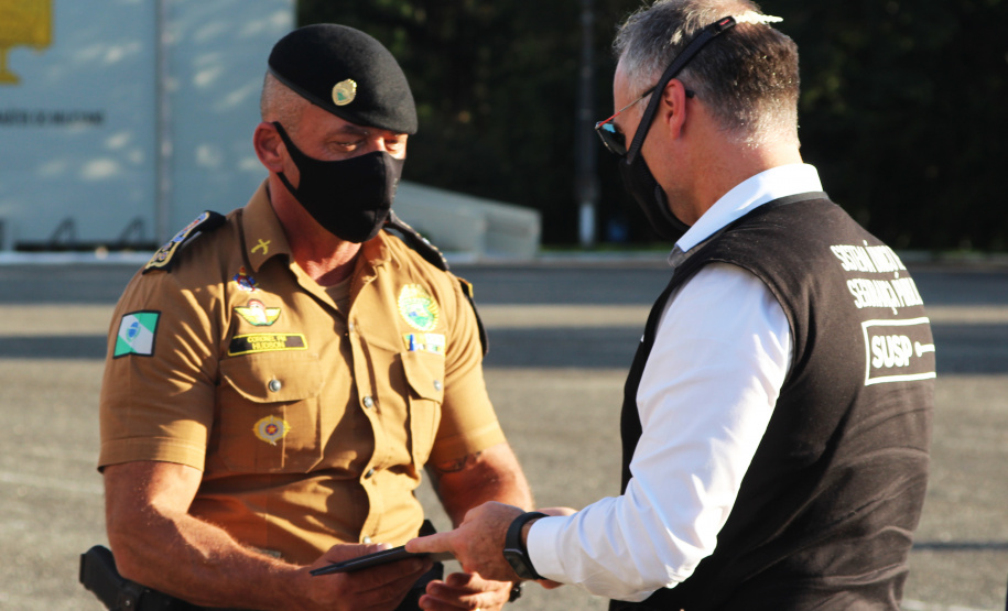 Profissionais de segurança pública são homenageados pelo ministro André Mendonça na APMG, em São José dos Pinhais