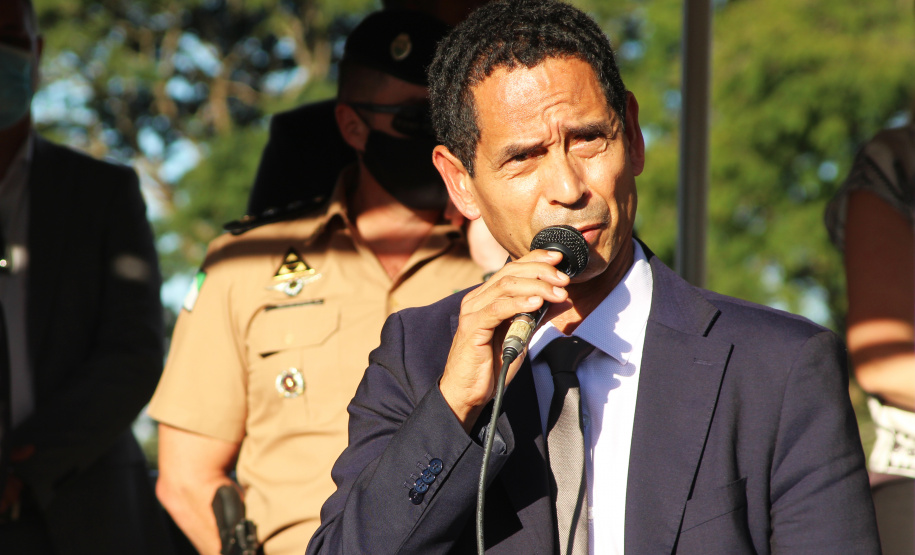 Profissionais de segurança pública são homenageados pelo ministro André Mendonça na APMG, em São José dos Pinhais