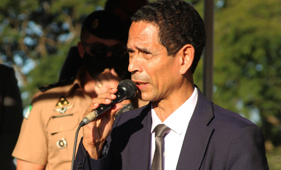 Profissionais de segurança pública são homenageados pelo ministro André Mendonça na APMG, em São José dos Pinhais