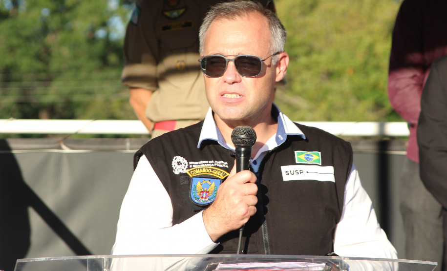 Profissionais de segurança pública são homenageados pelo ministro André Mendonça na APMG, em São José dos Pinhais