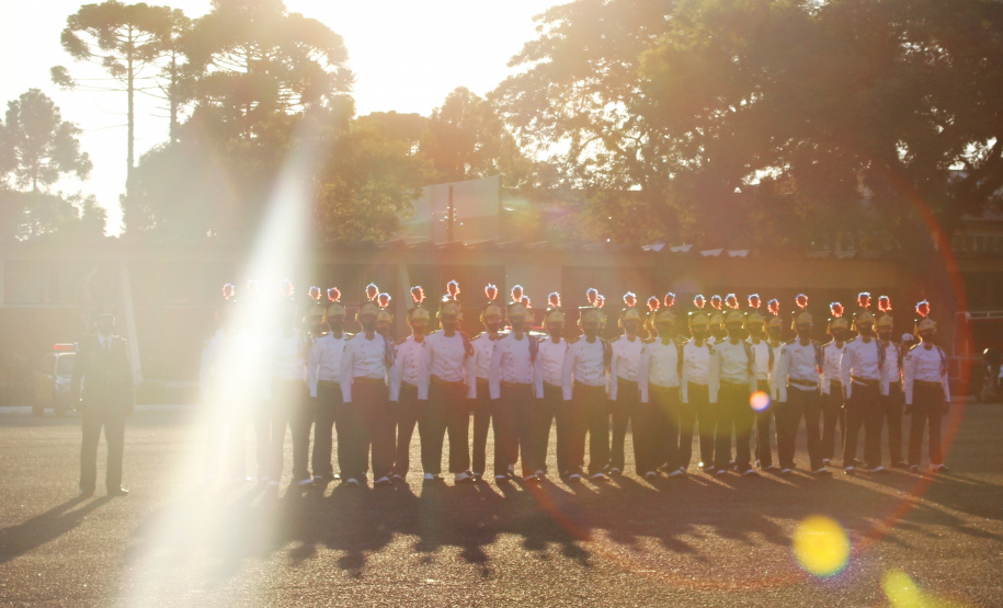 Profissionais de segurança pública são homenageados pelo ministro André Mendonça na APMG, em São José dos Pinhais