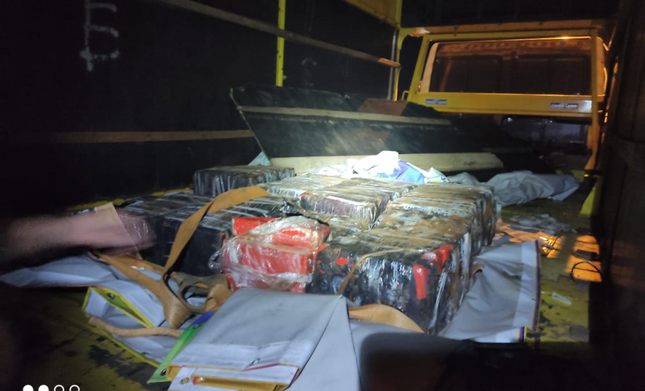 Caminhão com 172 quilos de maconha é apreendido pela PM em Cascavel (PR)