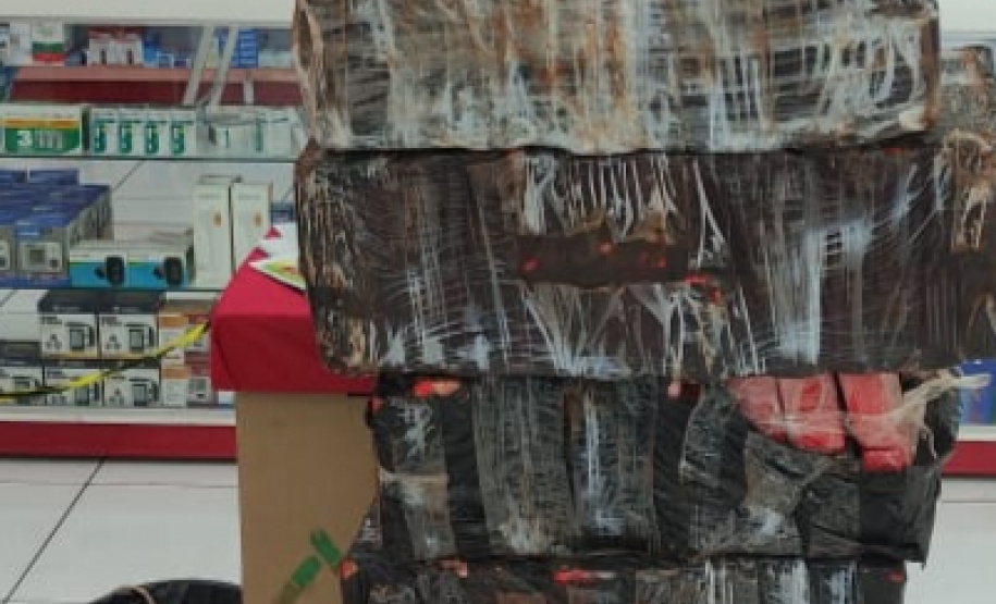 Caminhão com 172 quilos de maconha é apreendido pela PM em Cascavel (PR)