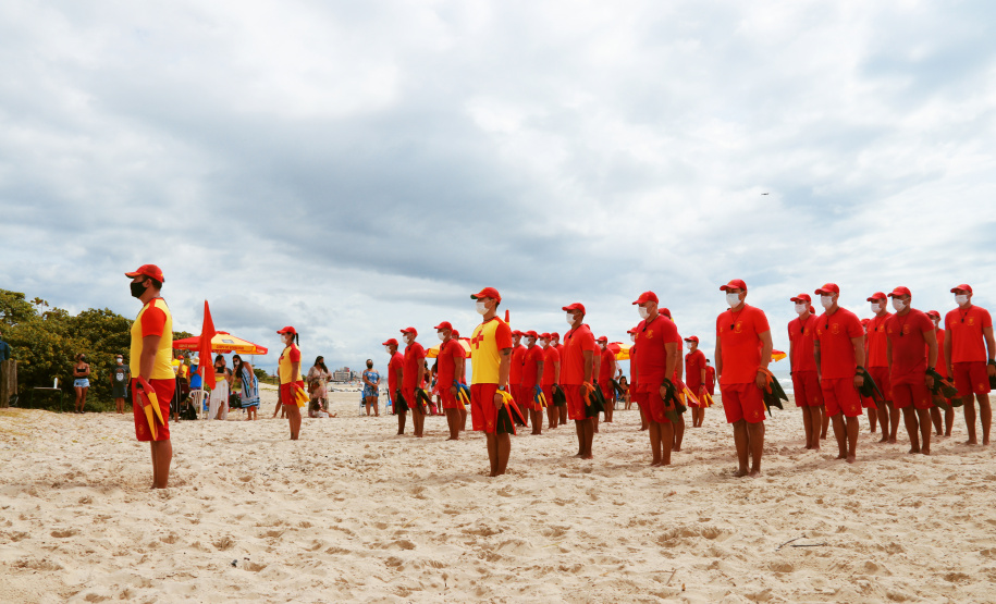 Corpo de Bombeiros forma nova turma de guarda-vidas militares