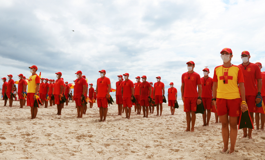 Corpo de Bombeiros forma nova turma de guarda-vidas militares