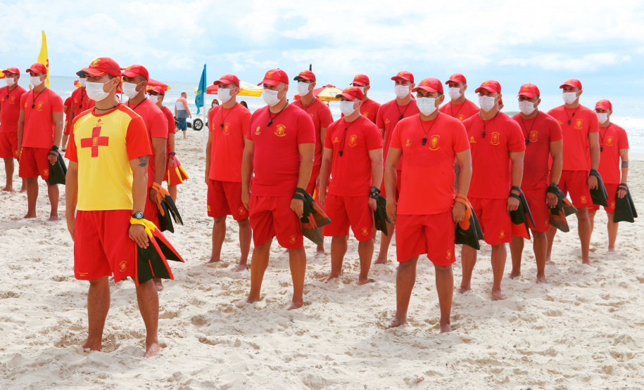 Corpo de Bombeiros forma nova turma de guarda-vidas militares