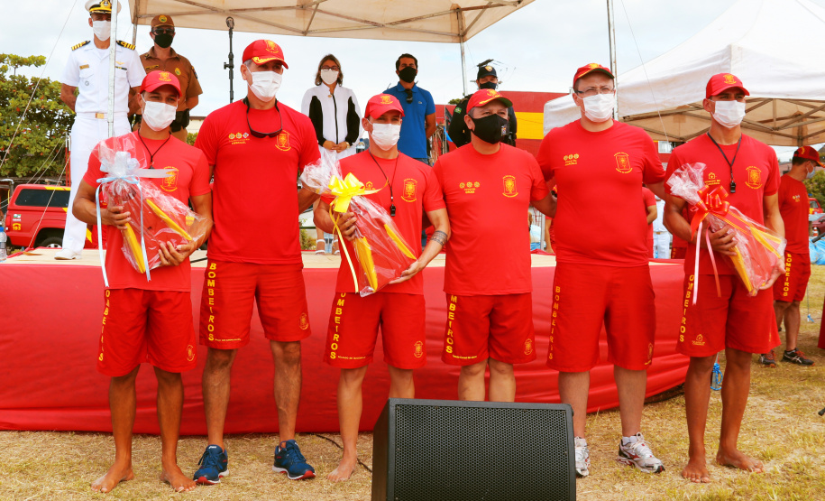 Corpo de Bombeiros forma nova turma de guarda-vidas militares