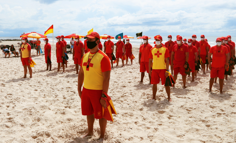 Corpo de Bombeiros forma nova turma de guarda-vidas militares