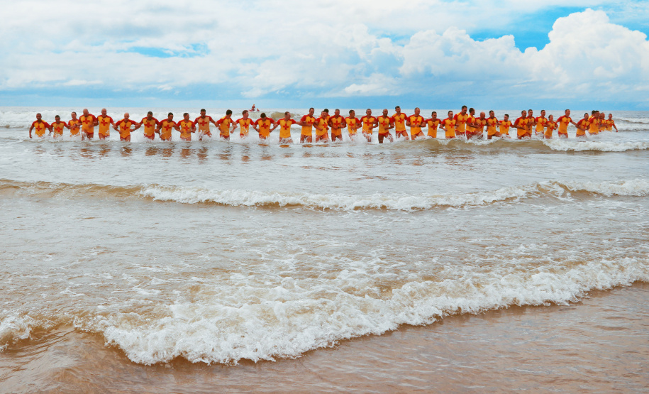 Corpo de Bombeiros forma nova turma de guarda-vidas militares