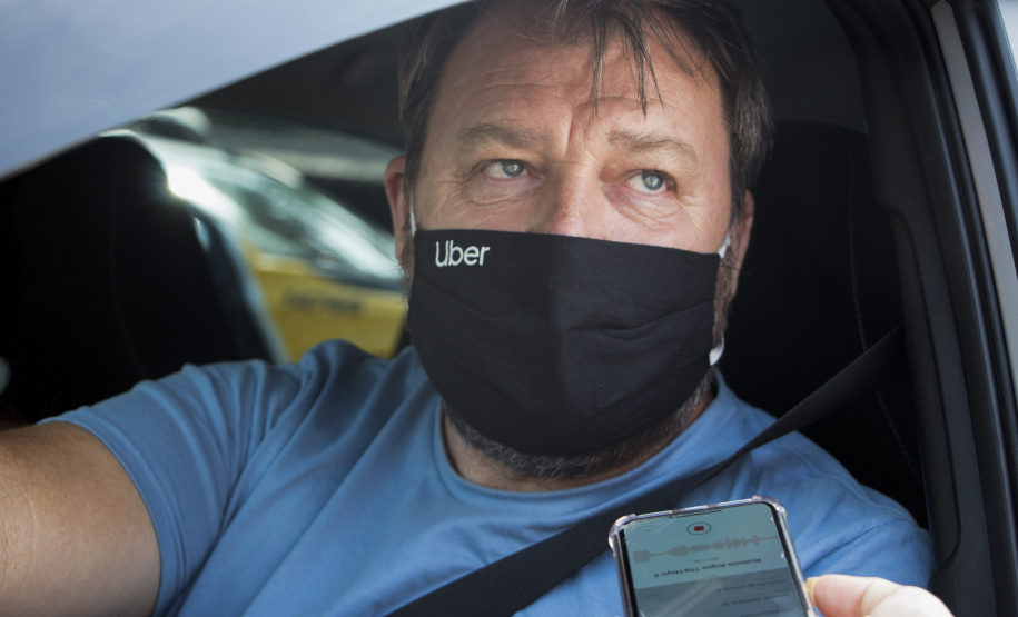 PM faz blitz educativa em Pontal do Paraná e reforça orientações para prevenção do coronavírus e dengue