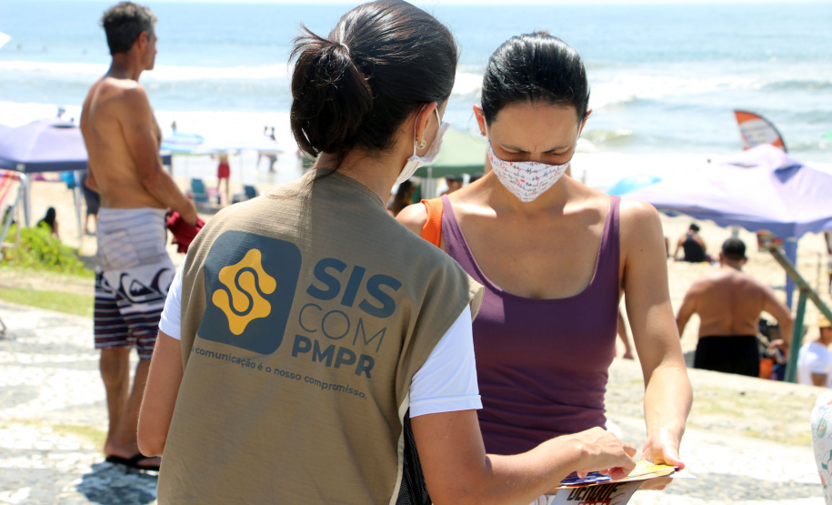 Durante blitz educativa, PM leva conscientização à população com abordagens lúdicas em Matinhos (PR)