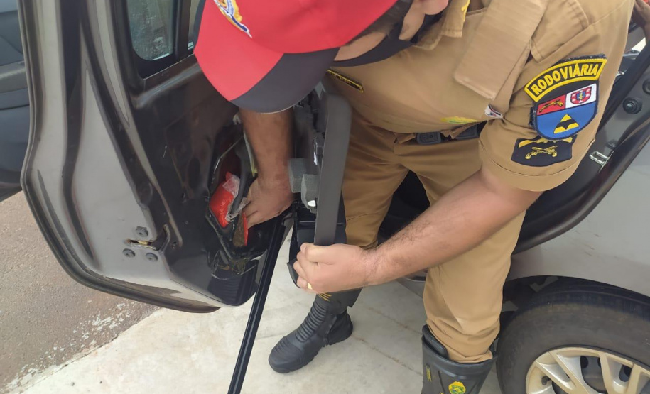 Mais de 60 quilos de maconha que iriam para Minas Gerais são apreendidos pela PM em Perobal, no Noroeste do Paraná