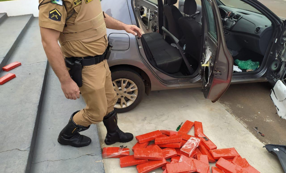 Mais de 60 quilos de maconha que iriam para Minas Gerais são apreendidos pela PM em Perobal, no Noroeste do Paraná