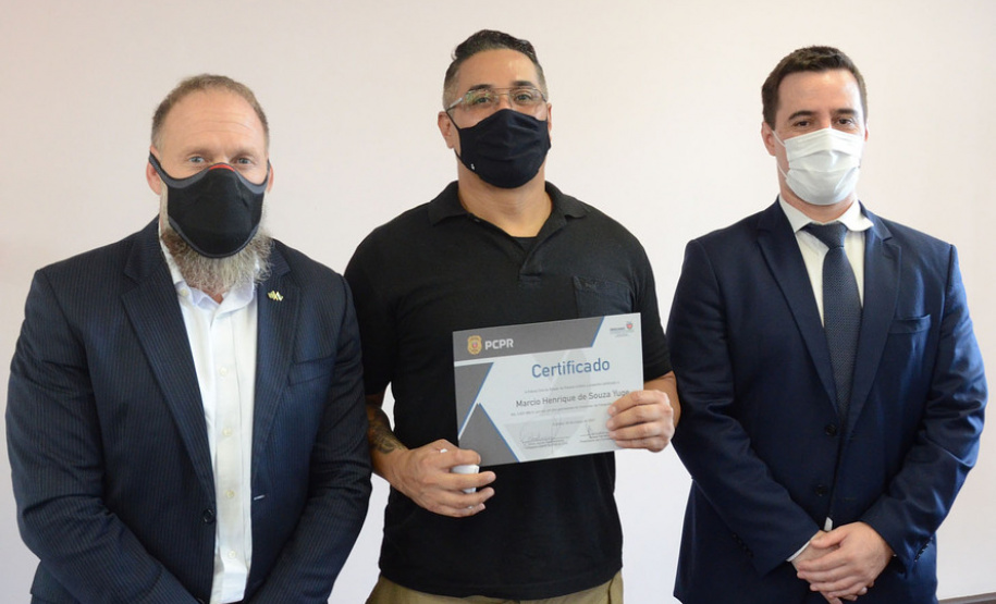 Polícia Civil do Parná entrega prêmio para vencedores de concurso de fotografia