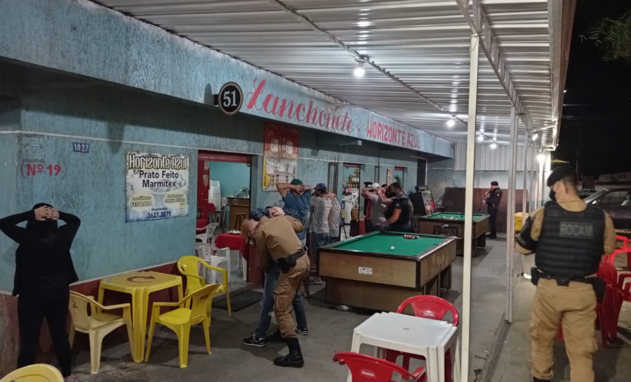 Cinco bares e uma quadra esportiva são abordados pela AIFU, na Região Metropolitana de Curitiba
