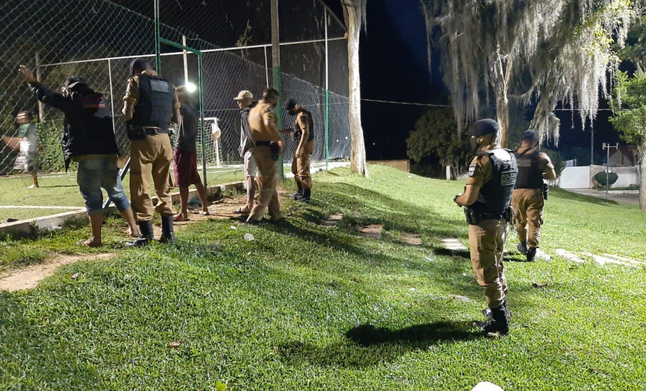 Cinco bares e uma quadra esportiva são abordados pela AIFU, na Região Metropolitana de Curitiba