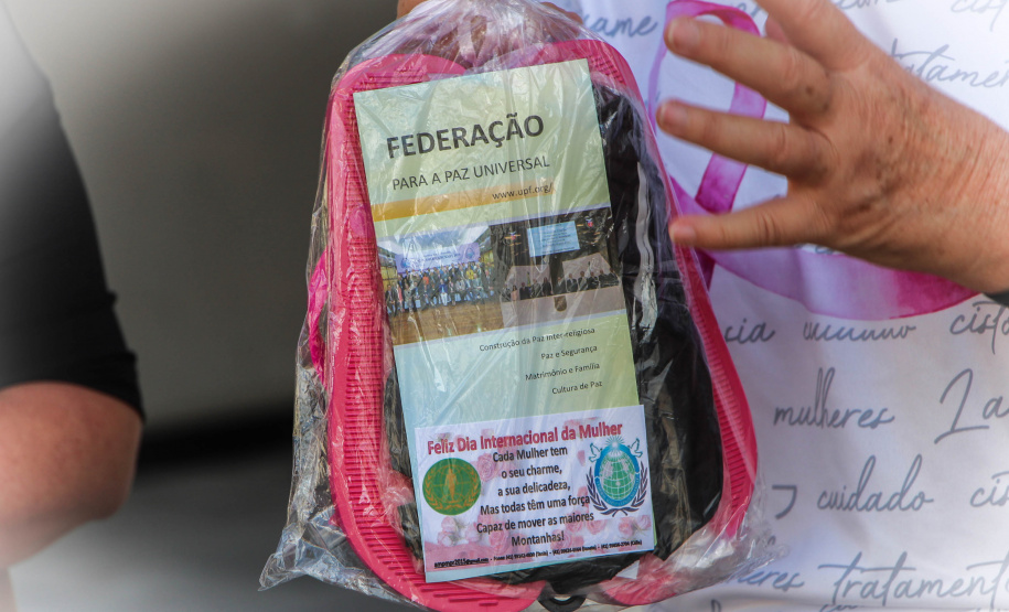 Embaixadoras da Paz Mundial entregam presentes para as profissionais da saúde do Hospital da PM em Curitiba