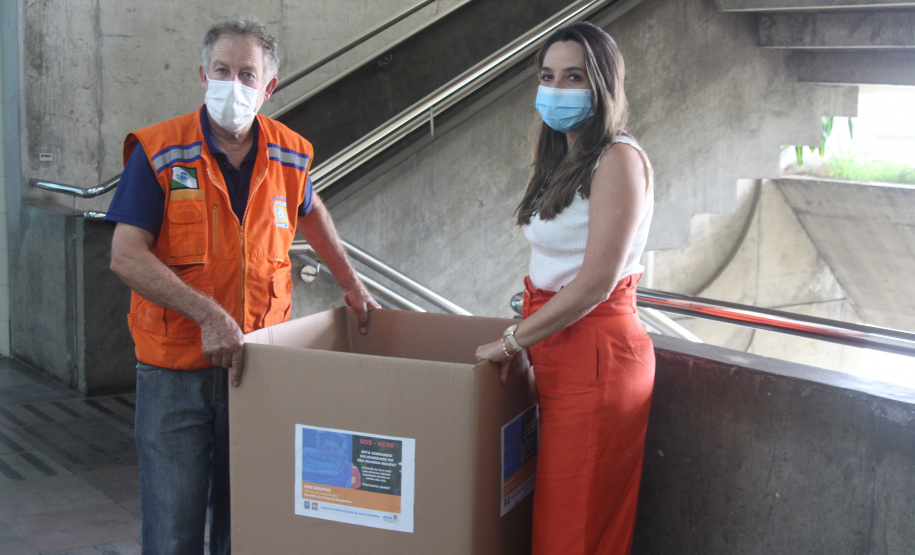 SESP entrega primeiras arrecadações de roupas para a campanha SOS Acre