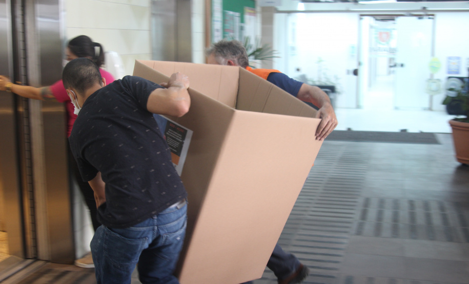SESP entrega primeiras arrecadações de roupas para a campanha SOS Acre