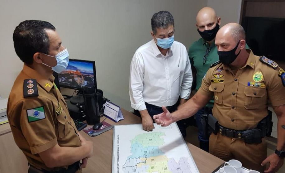 Comandante-Geral da PM preside passagem de comando de unidade de Rolândia e se reúne com autoridades no Norte do PR