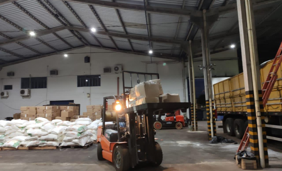 Grande quantidade de contrabando é apreendido pelo BPRv em meio a carga de farinha de trigo no Oeste do estado