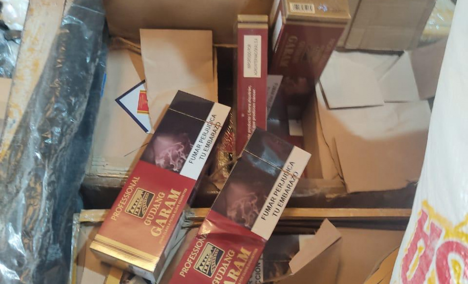 Grande quantidade de contrabando é apreendido pelo BPRv em meio a carga de farinha de trigo no Oeste do estado