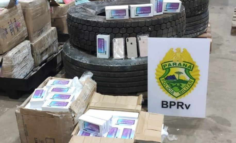 Grande quantidade de contrabando é apreendido pelo BPRv em meio a carga de farinha de trigo no Oeste do estado