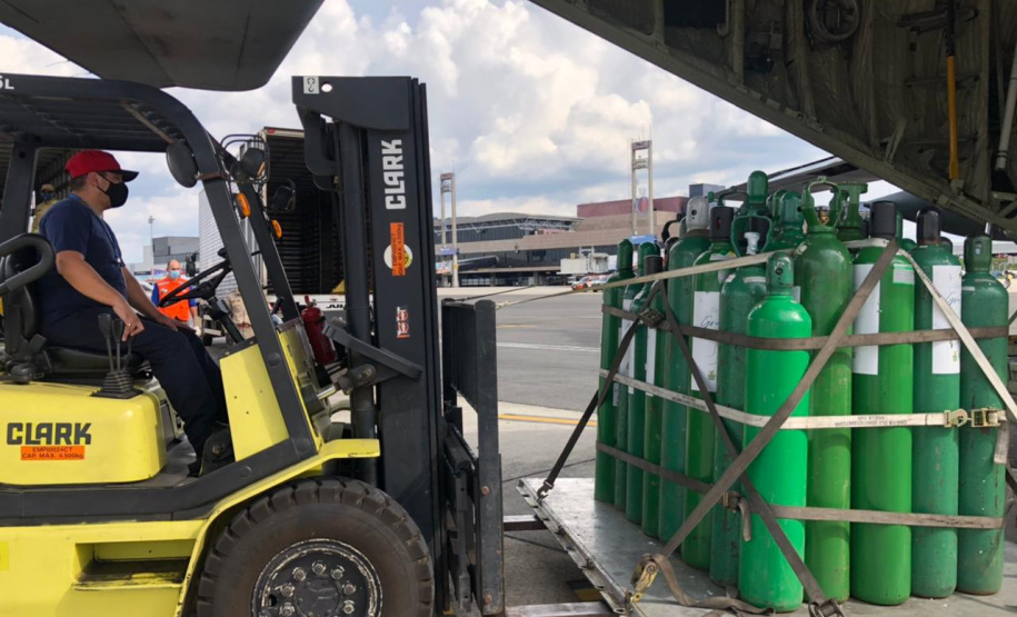 Sesp articula translado de 200 cilindros de oxigênio ao estado do Paraná
