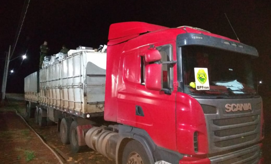 Em ações distintas da Operação Hórus, Batalhão de Fronteira apreende diversas garrafas de vinho e cigarros em situação ilegal, no Oeste e Sudoeste do estado