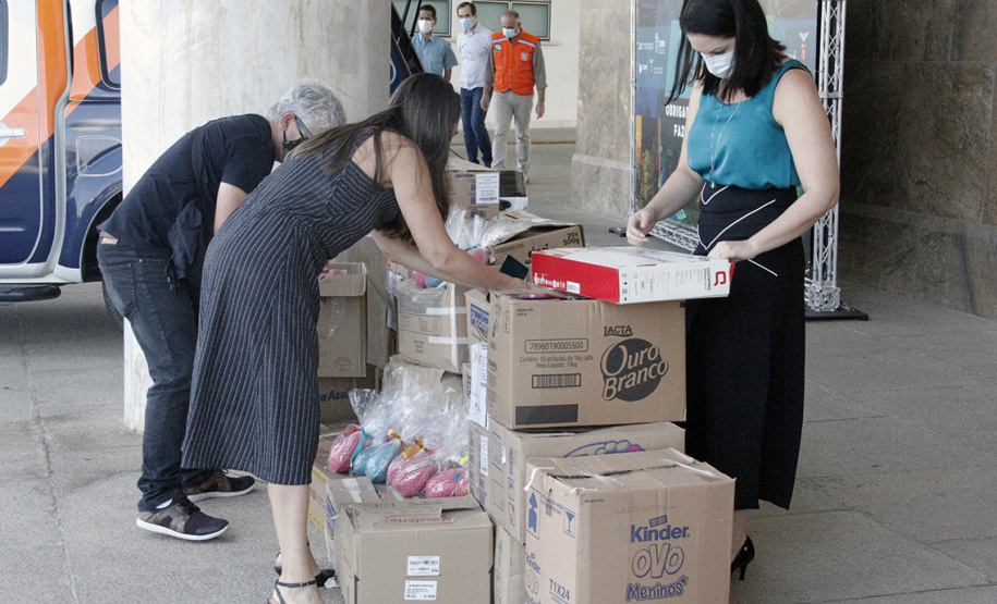 Segurança Pública entrega 1,4 mil ovos de chocolate para a campanha Páscoa Solidária