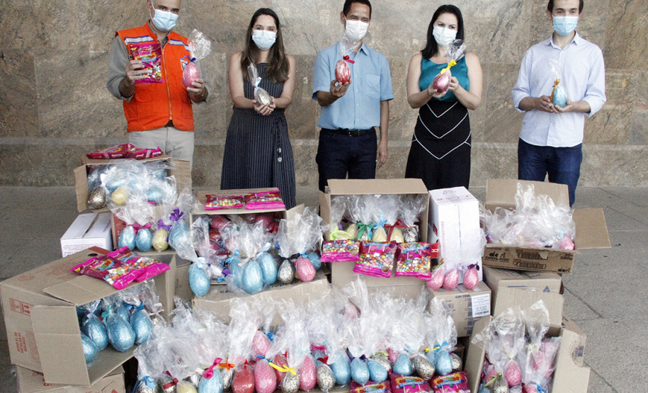 Segurança Pública entrega 1,4 mil ovos de chocolate para a campanha Páscoa Solidária